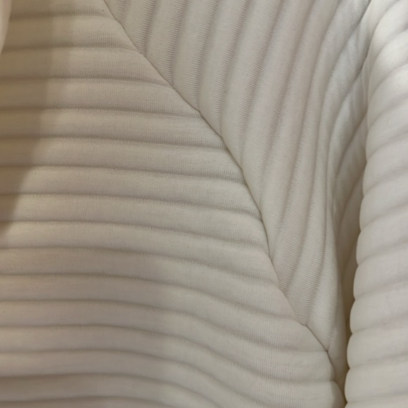 NEW BALANCE JACKET EUC - Picture 5 of 5